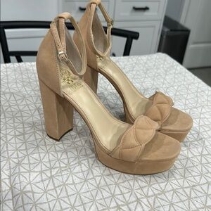NWOB Vince Camuto Tan Block Heel Platform Heels